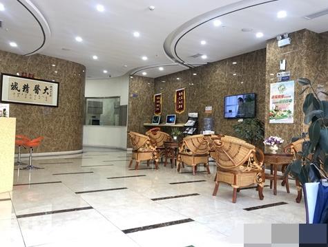 重慶南岸?，摽谇辉\所醫(yī)院大廳