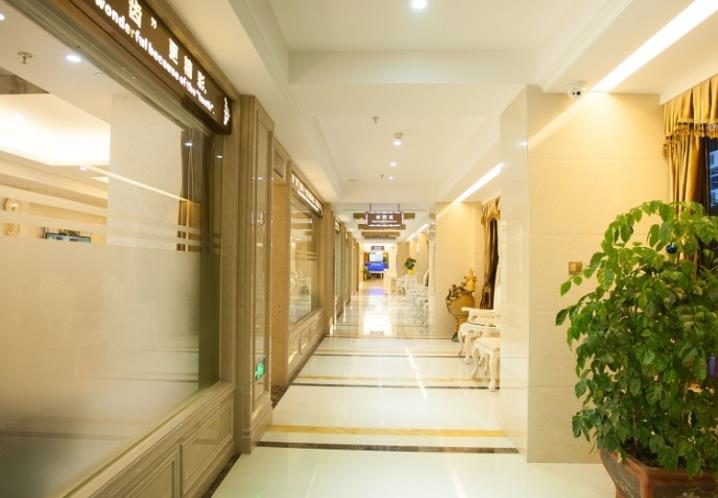 福建晉江金榜口腔門診部走廊