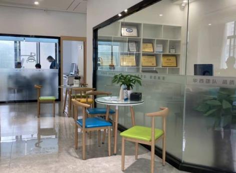 成都牙博士口腔麥牙店休息區(qū)