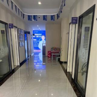 慈溪市鼎植口腔門診部走廊