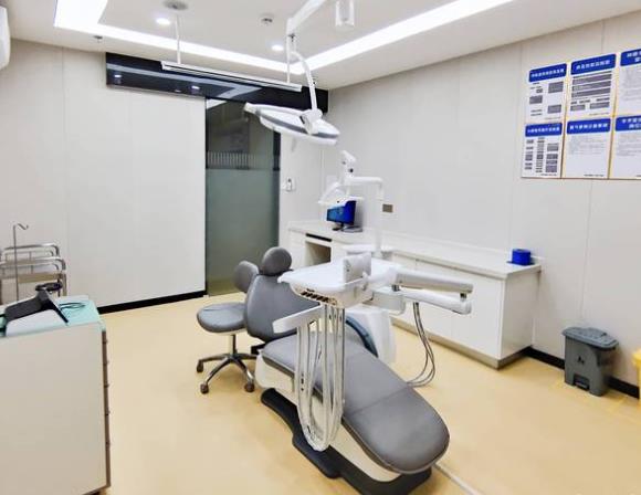 深圳啟飛口腔門診部（萬眾店）治療室