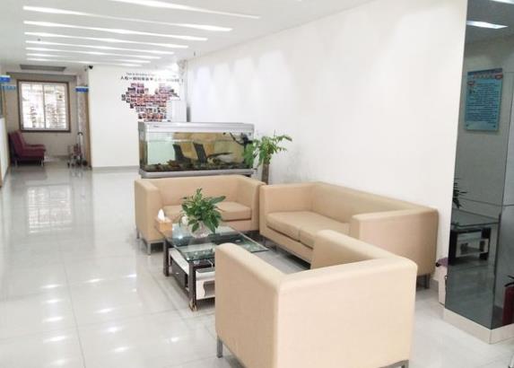 深圳啟飛口腔門診部（萬眾店）休息區(qū)