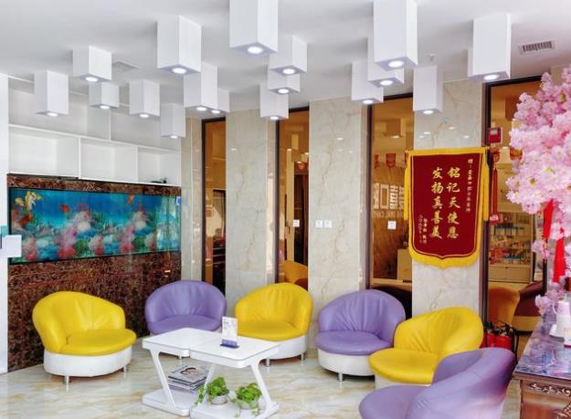 廊坊愛嘉口腔門診部休息區(qū)
