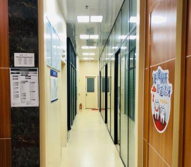 廣州哥本口腔門診部走廊