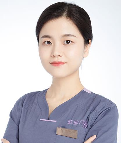 李雯