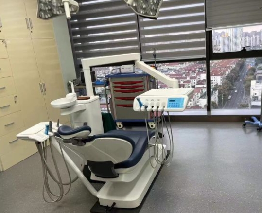 上海同口名一口腔門診部治療室