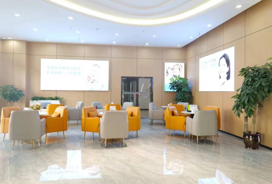 西寧非凡口腔門診部休息區(qū)