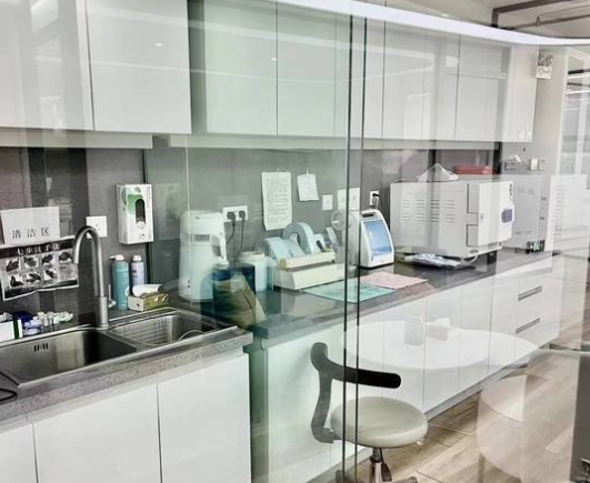 沈陽奉華口腔門診部消毒室