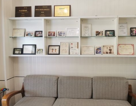 中山市逸齒嘉口腔門診部休息區(qū)