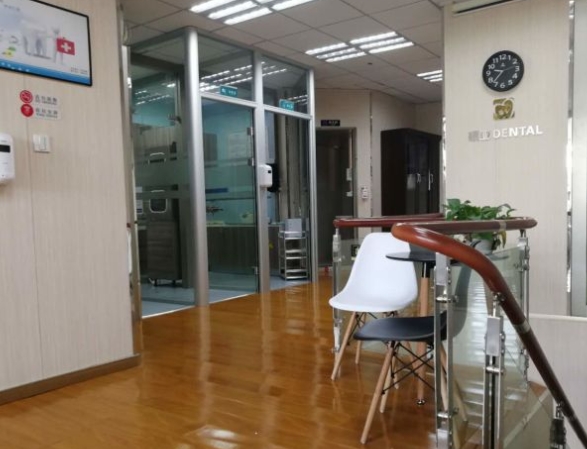 杭州碩亞口腔門診部休息區(qū)
