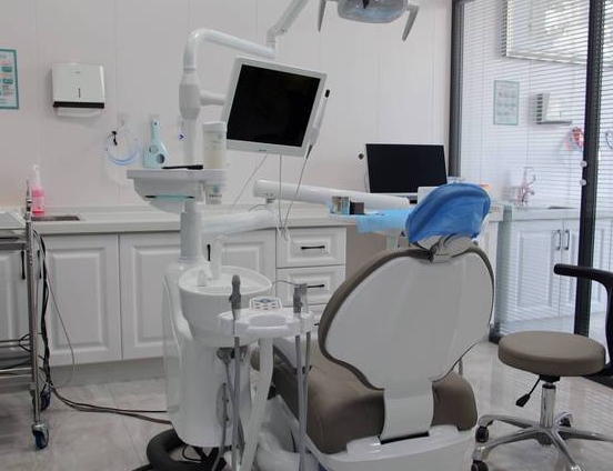 西安申善偉口腔診所治療室