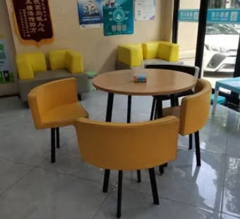 杭州臨安雅皓口腔門診部休息區(qū)